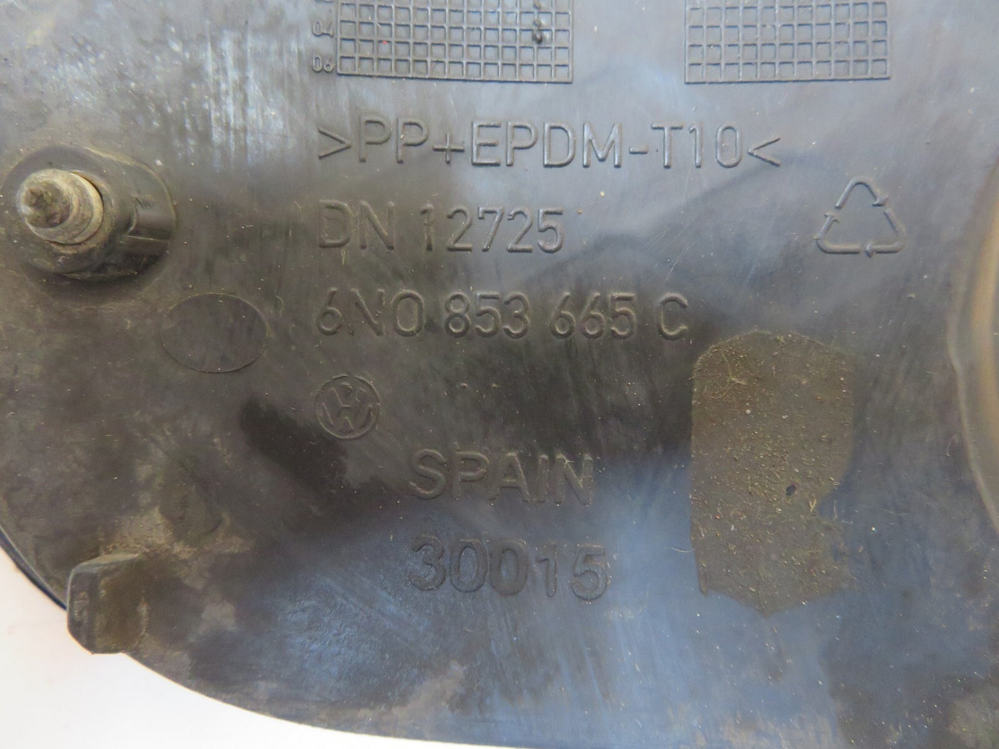 VOLKSWAGEN VW POLO 6N2 PASSENGER NS FRONT GRILL FOG SURROUND 1999-2003 B8