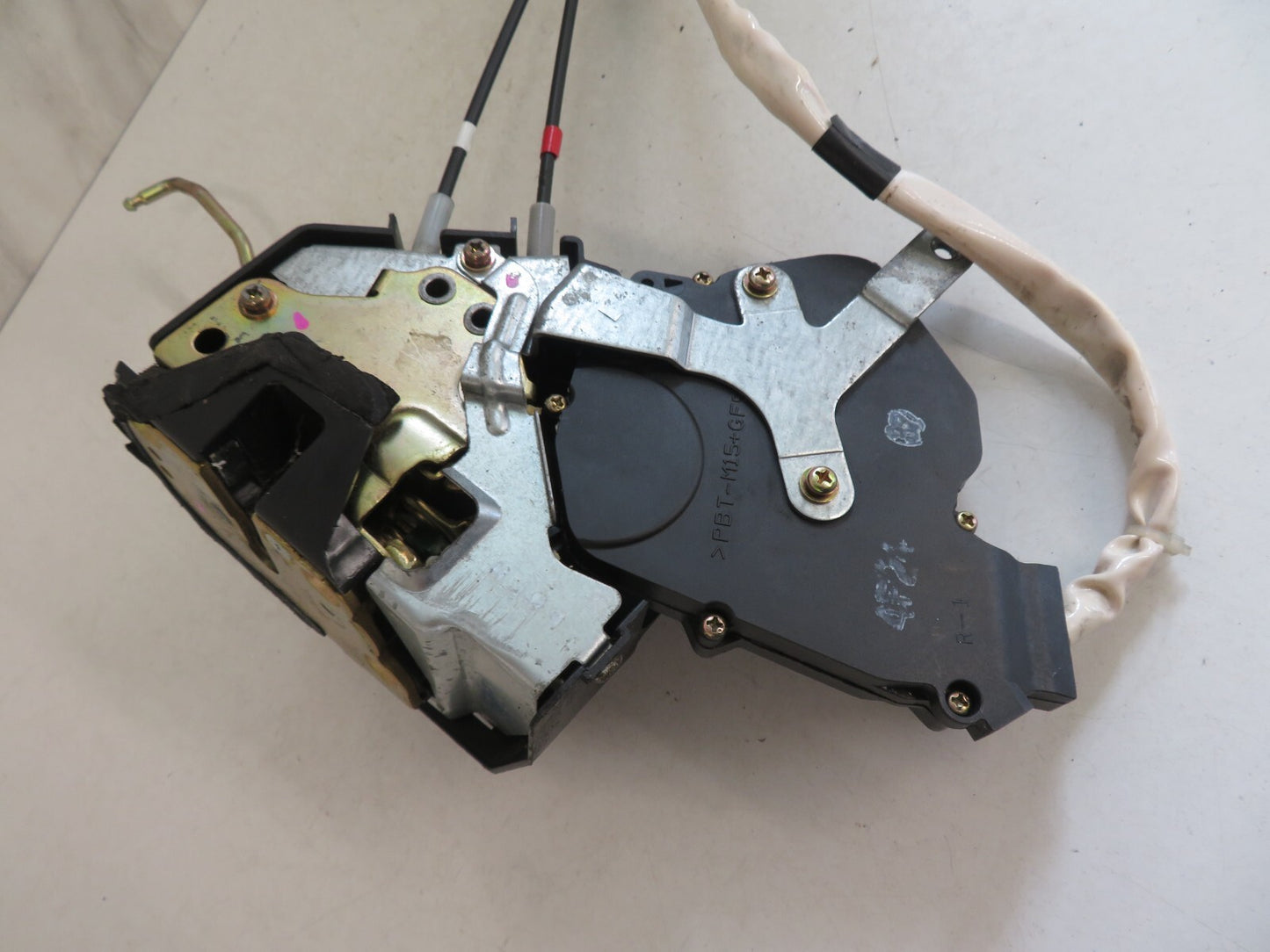 TOYOTA COROLLA NSF DOOR LOCK CATCH 2000-2006 MIXA1157-10