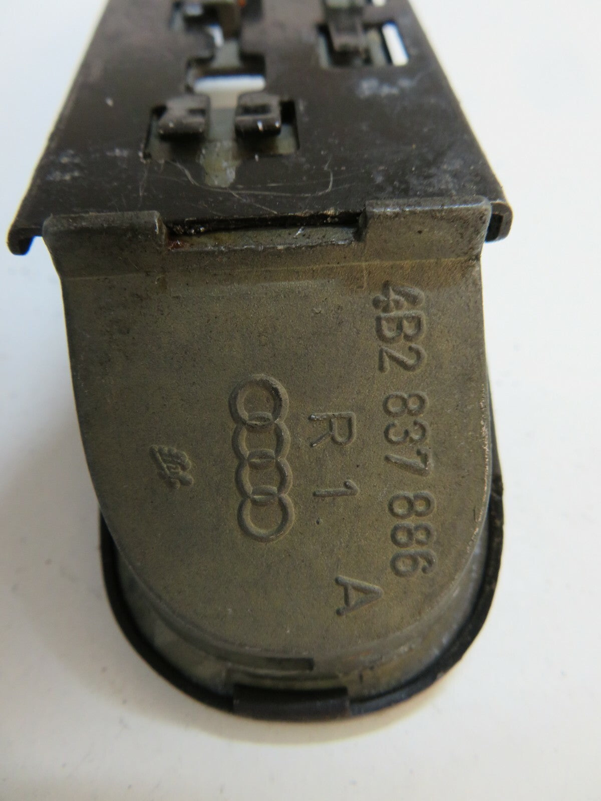 AUDI A6 C5 ALL ROAD EXTERNAL DOOR HANDLE HOLDER 4b2837886 1998-2003 REFB5