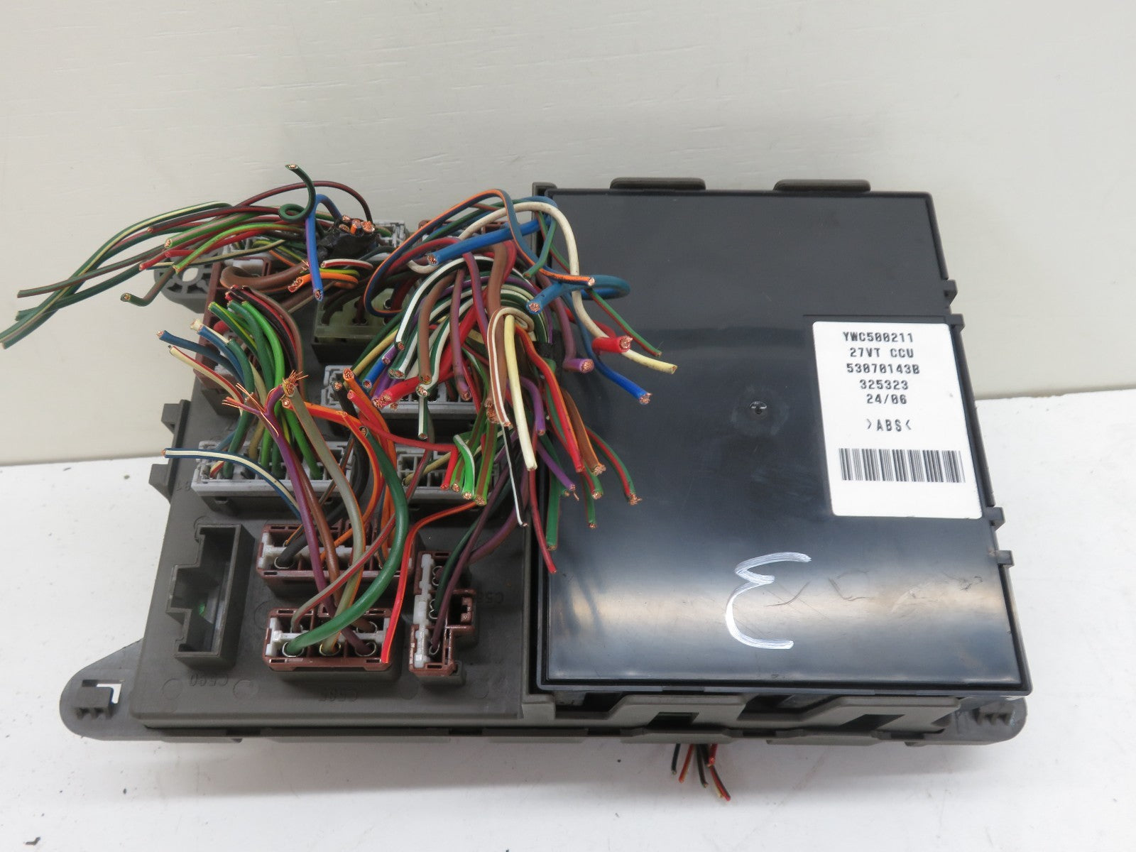 LAND ROVER FREELANDER 1 BODY CONTROL MODULE FUSE BOX YWC500211 1997-2006 1500-3