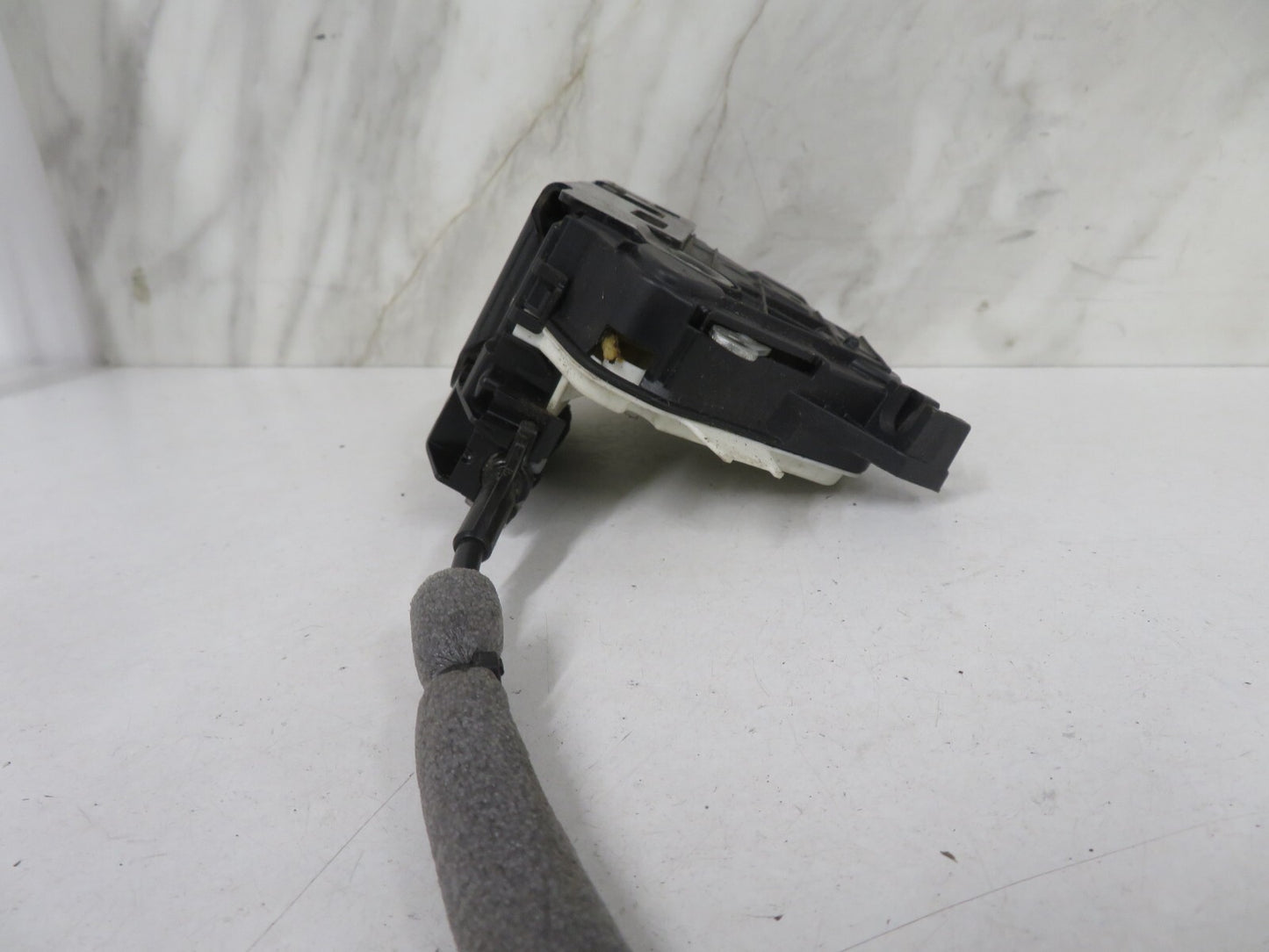 VW SCIROCCO NSF PASSENGER DOOR LOCK CATCH 5N2837015A 2009-2016 STMIX1458-6