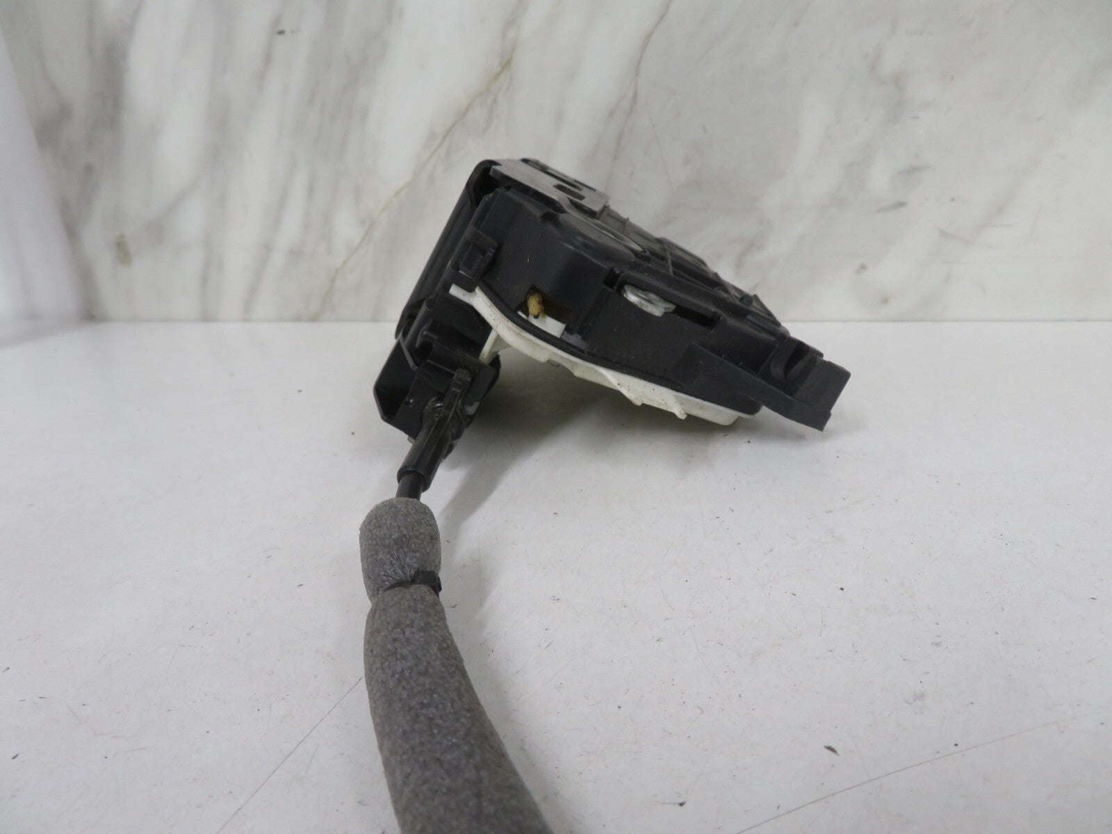 VW SCIROCCO NSF PASSENGER DOOR LOCK CATCH 5N2837015A 2009-2016 STMIX1458-6