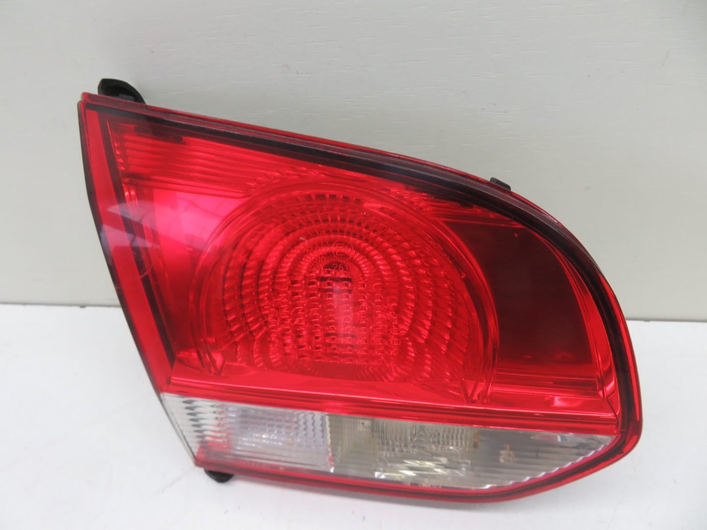 VW GOLF MK6 NS PASSENGER INNER REAR TAIL LIGHT 89090894 2009-2013 1546-5
