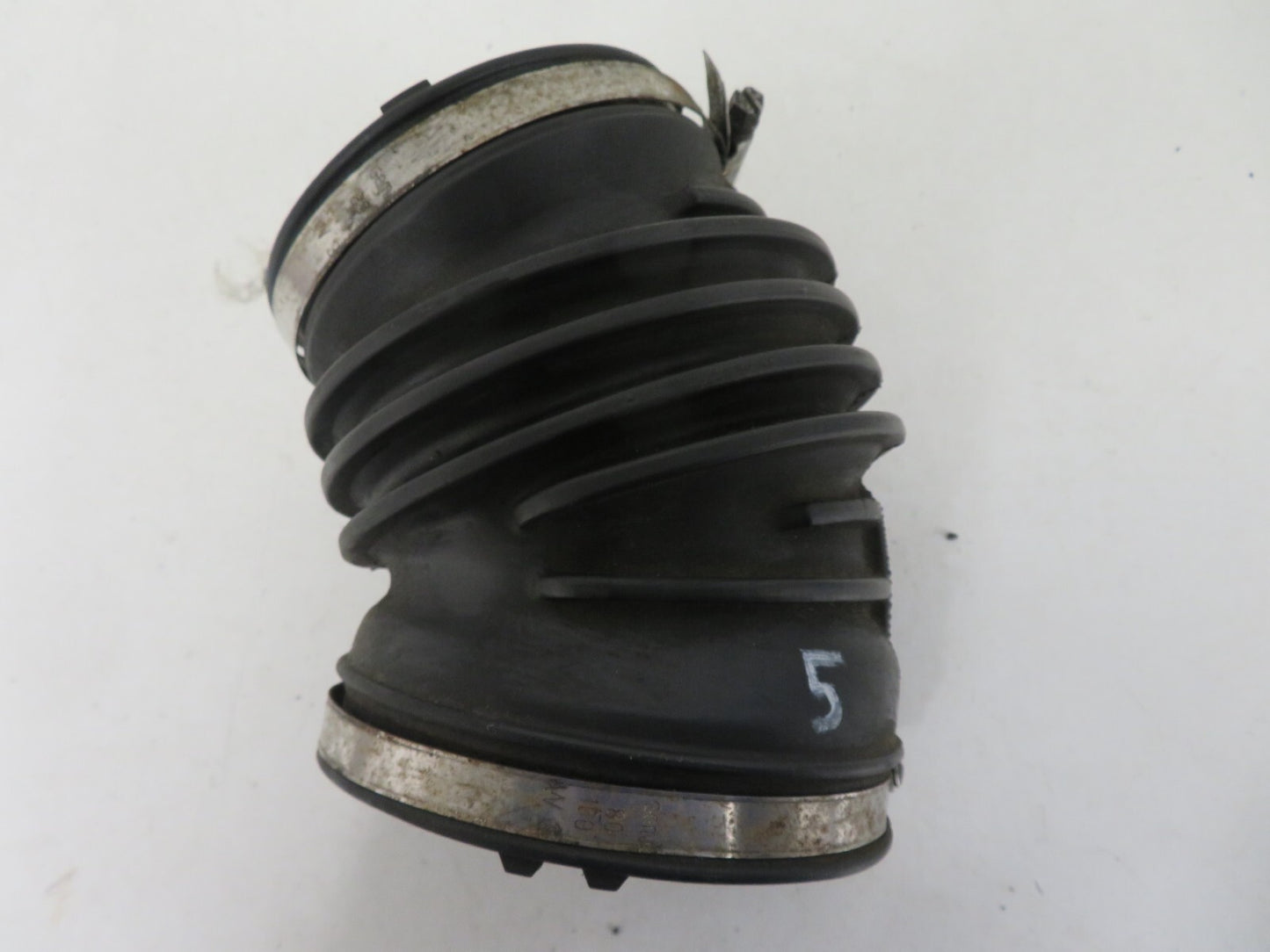 AUDI A8 D2 V8 AIR INTAKE PIPE 077129627A 1998-2002 1515-5