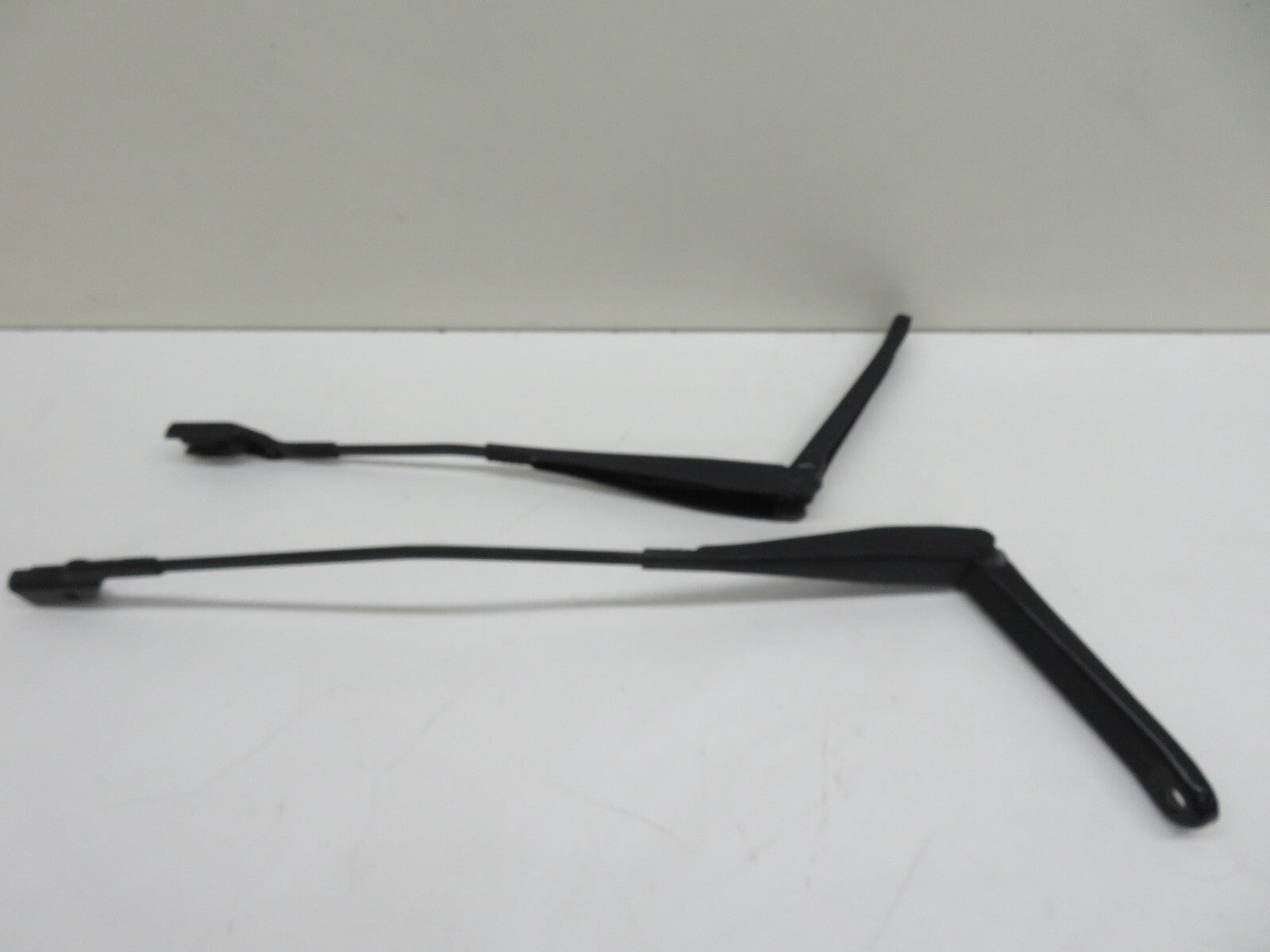 FORD FIESTA MK7 ST180 FRONT WIPER ARMS PAIR 2013-2017 1546-1