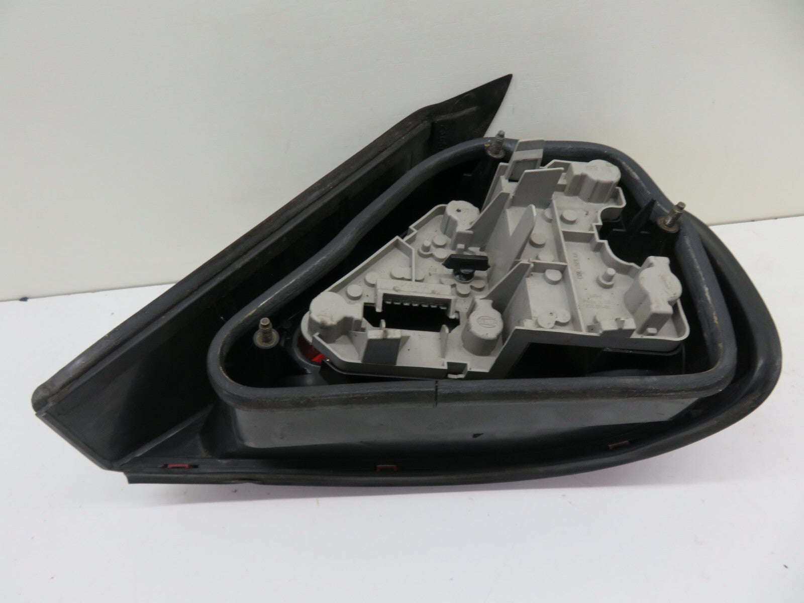 JAGUAR XJR NS PASSENGER REAR TAIL LIGHT (SEE PHOTOS) 1994-2001