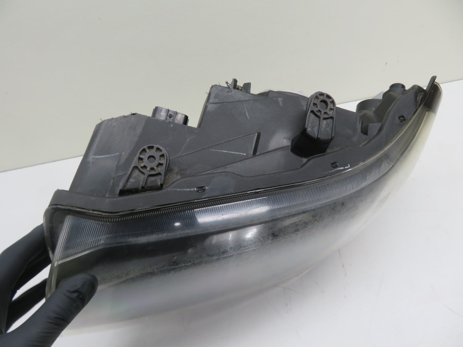 LAND ROVER FREELANDER 1 PASSENGER HEADLIGHT (BOTTOM BRACKETS BROKEN) 2004-2006