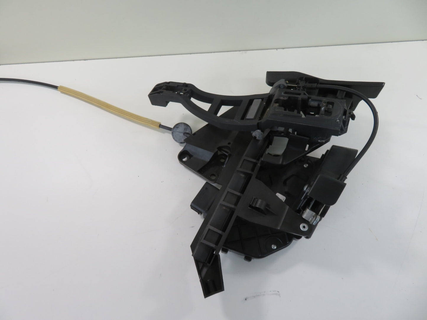 FORD C-MAX NSR LEFT REAR DOOR LOCK CATCH 3M5A-R26413-ES 2006-2010 1401-3