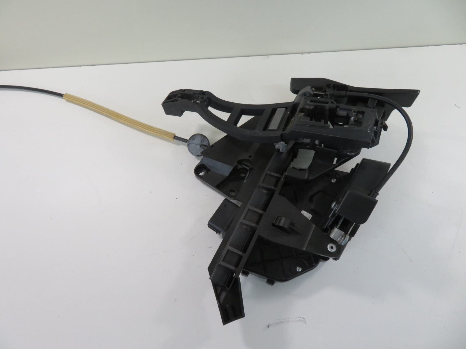 FORD C-MAX NSR LEFT REAR DOOR LOCK CATCH 3M5A-R26413-ES 2006-2010 1401-3