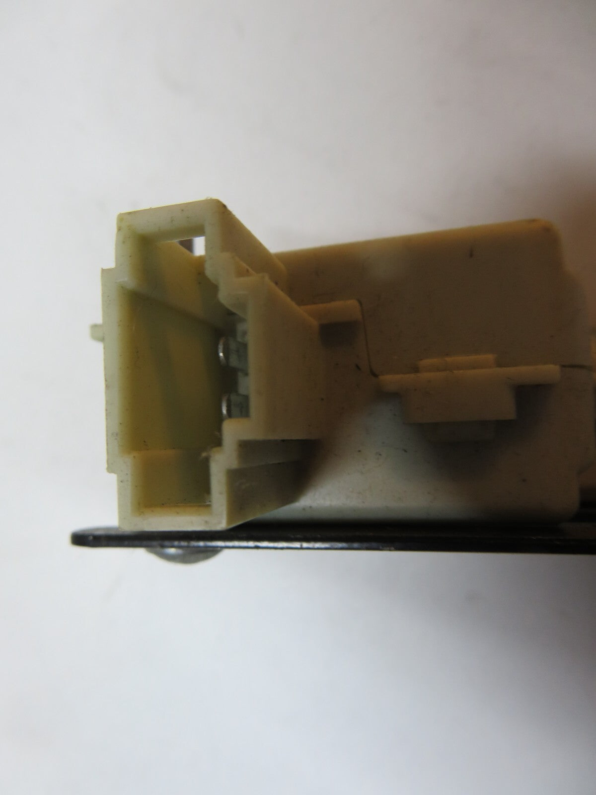 AUDI TT MK1 FUEL FLAP ACTUATOR 1c0810773 1998-2004 B6-1