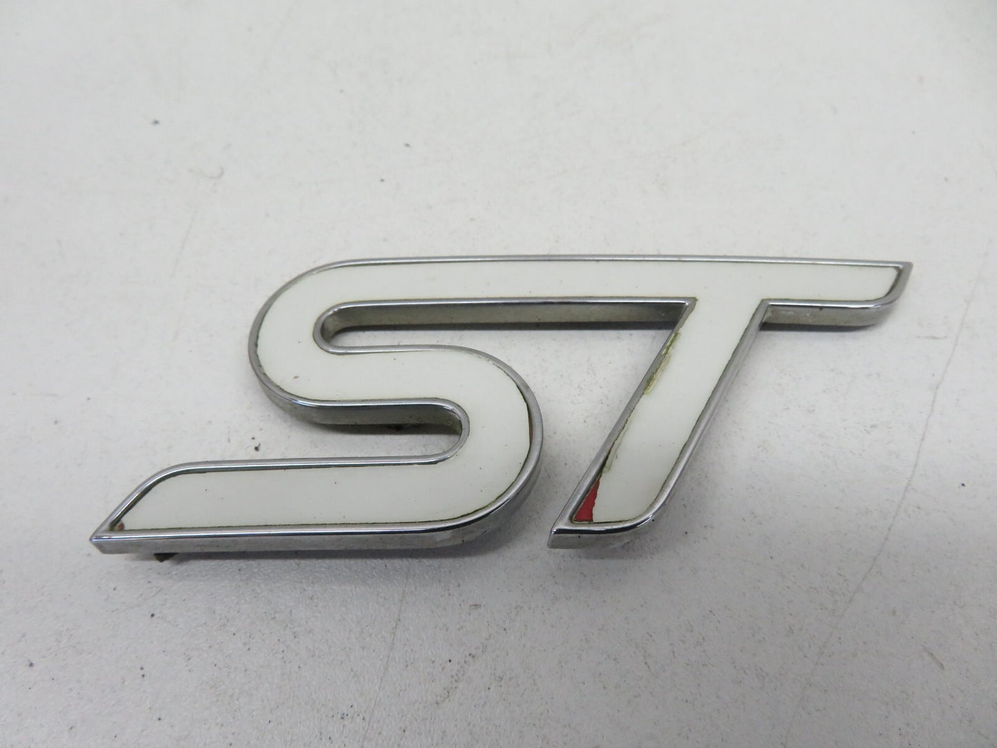 FORD FIESTA MK7 ST180 TAILGATE BOOT BADGE 2013-2017 1508-17