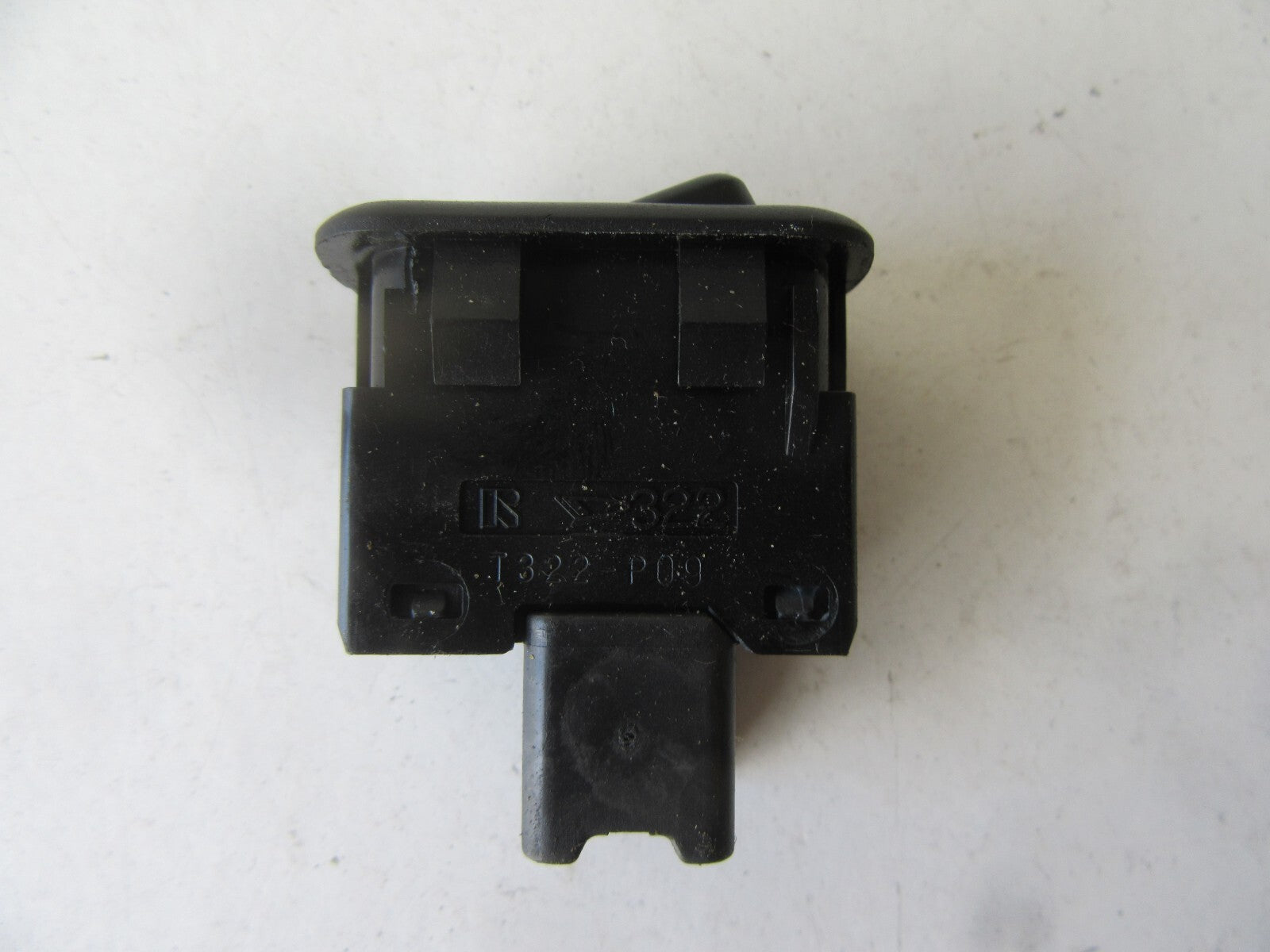 DAIHATSU YRV REAR WINDOW DEMIST SWITCH 2000-2005 HW03