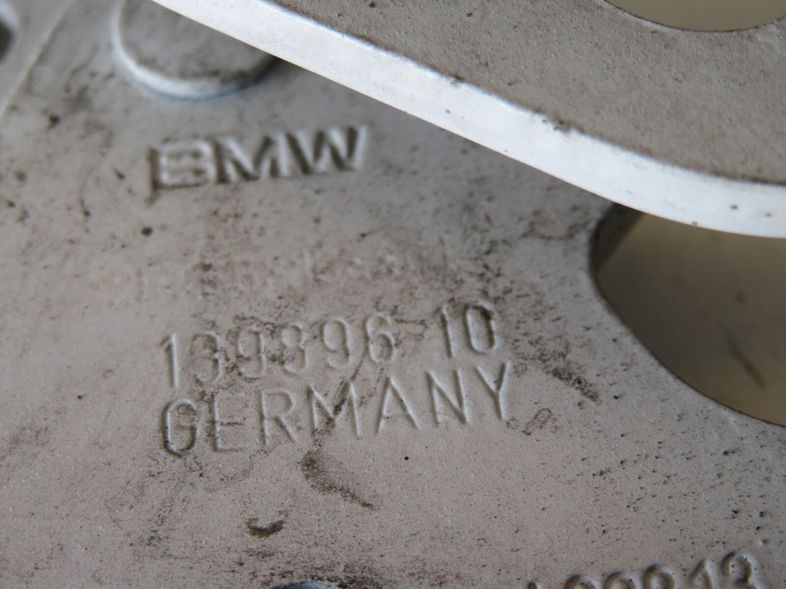 BMW 1 SERIES F20 BONNET HINGES IN WHITE 2012-2018 AMS1310