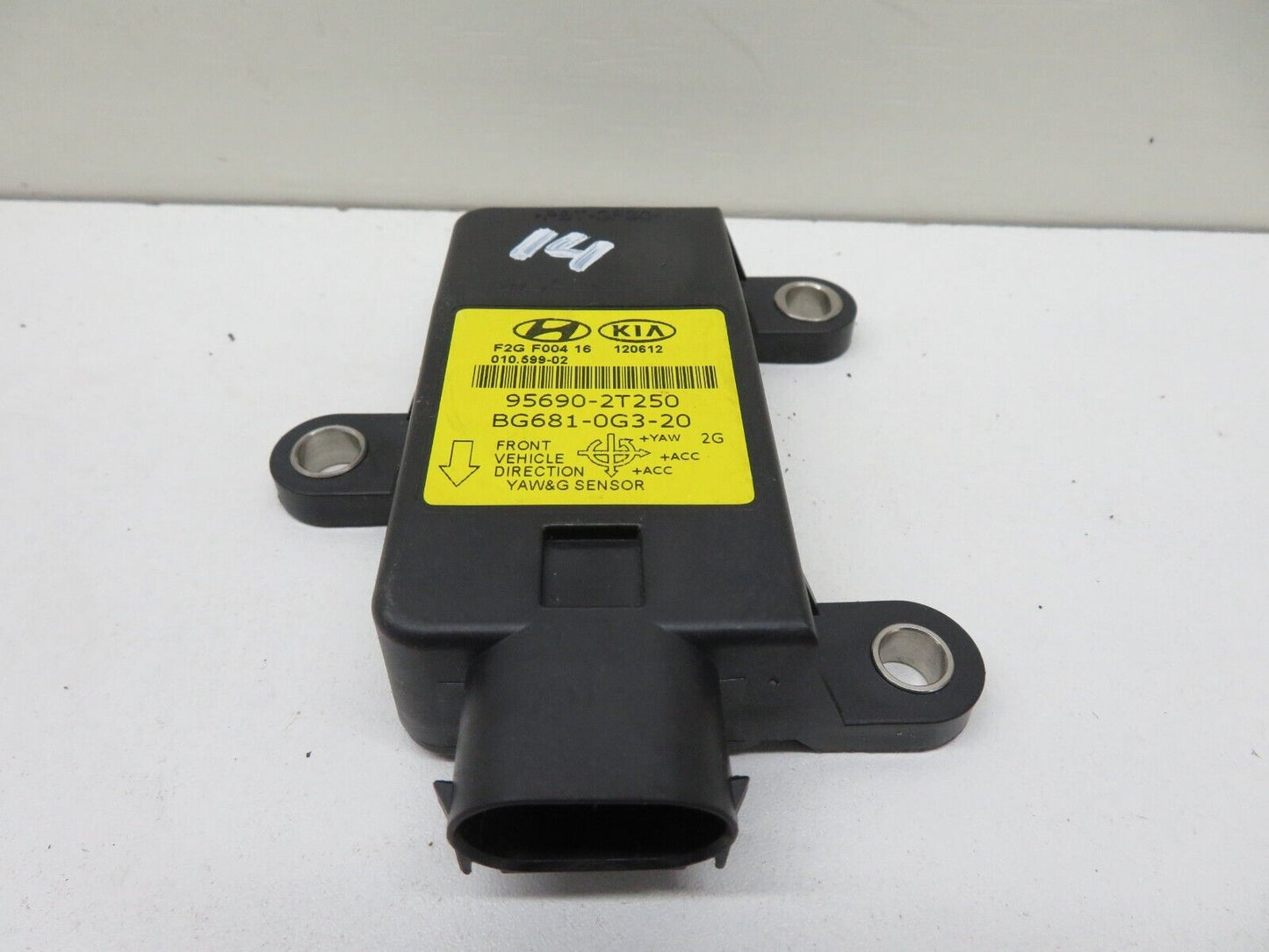 HYUNDAI I40 YAW RATE SENSOR 95690-2T350 2011-2015 A581-14