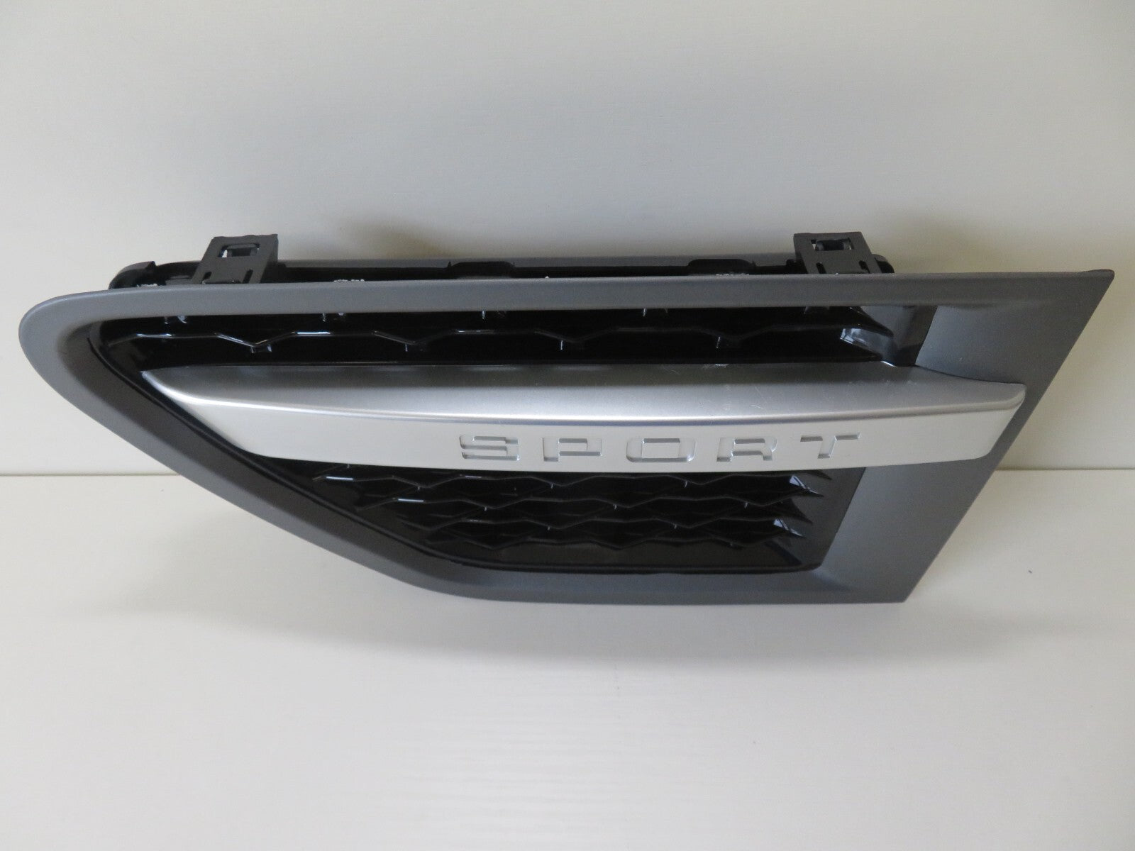 NS PASSENGER SIDE VENT GRILLE FOR RANGE ROVER SPORT L320 LR8021424 09-13