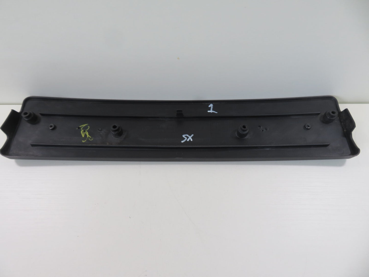 BMW X5 E53 FRONT NUMBER PLATE TRIM HOLDER 8403075 1999-2003 MIX1647-1