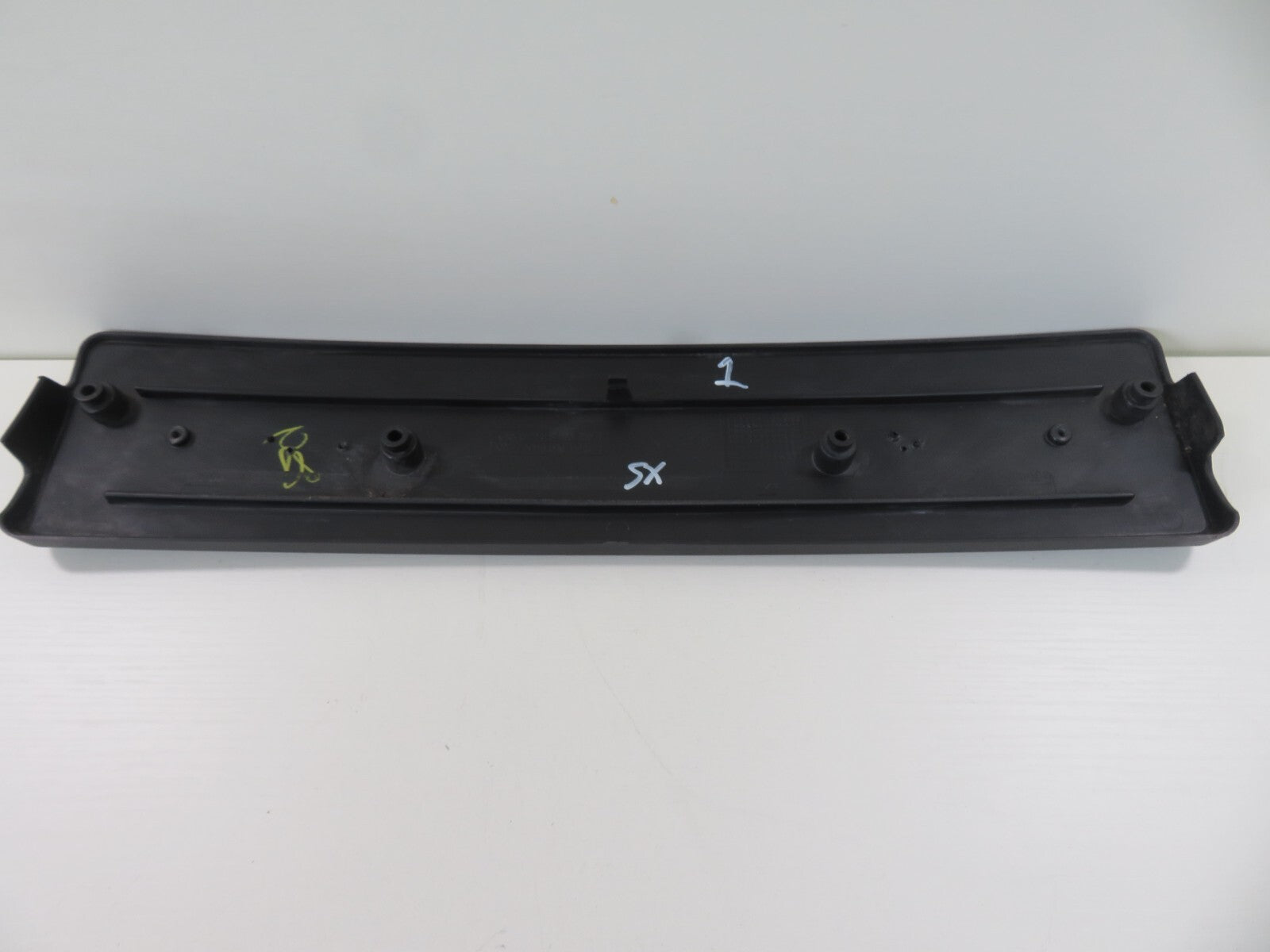 BMW X5 E53 FRONT NUMBER PLATE TRIM HOLDER 8403075 1999-2003 MIX1647-1