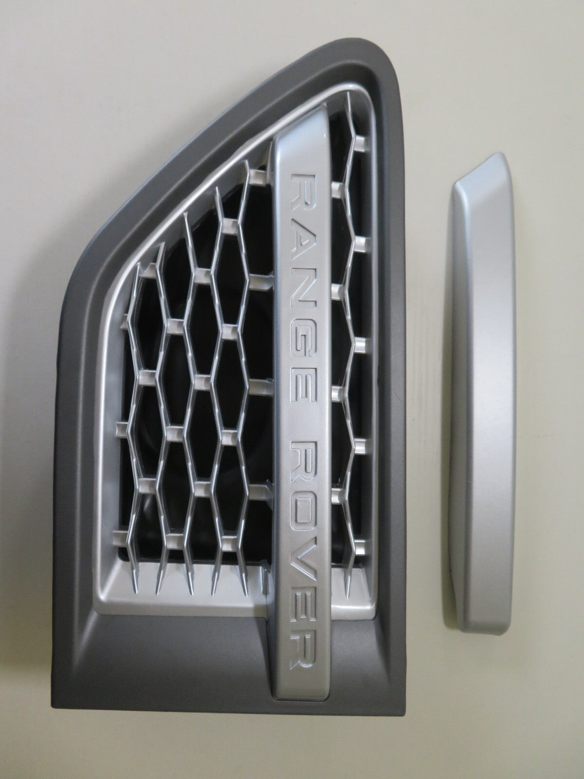 NS PASSENGER SIDE VENT GRILLE FOR RANGE ROVER SPORT L320 LR8021414 09-13