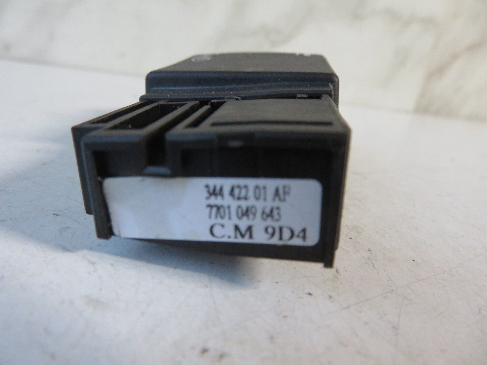 RENAULT LAGUNA ESTATE STEERING VOLUME CONTROLS 7701049643 2001-2005 AMS1433-11