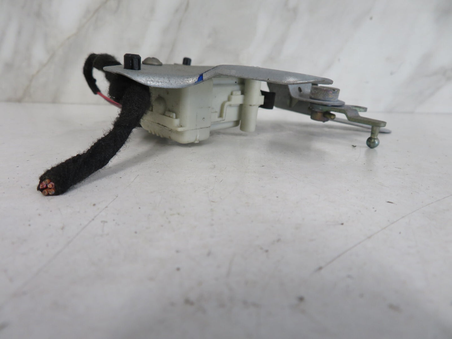 VOLKSWAGEN VW BEETLE FUEL FLAP ACTUATOR 3B0959781A 1999-2005 1641-7