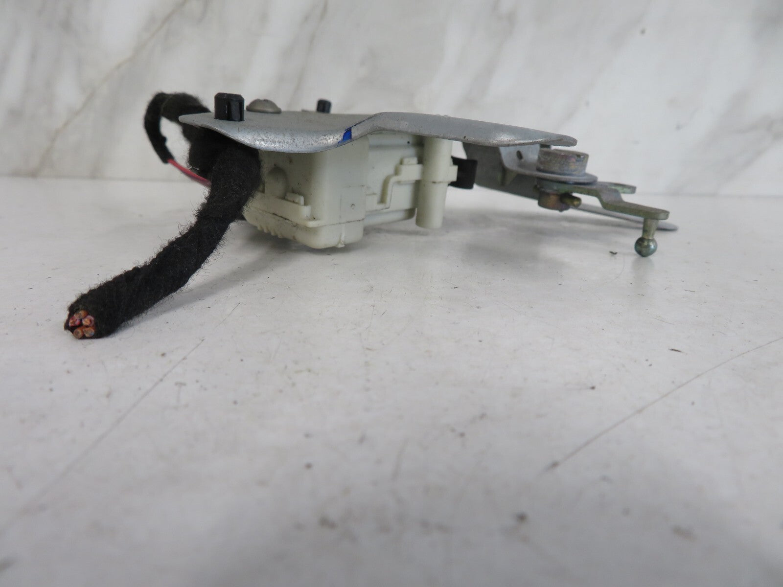 VOLKSWAGEN VW BEETLE FUEL FLAP ACTUATOR 3B0959781A 1999-2005 1641-7