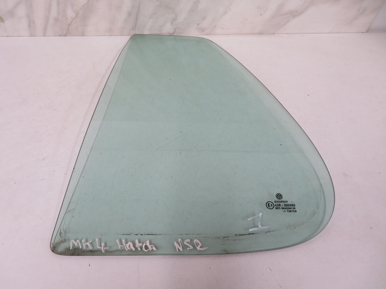 VOLKSWAGEN VW GOLF MK4 HATCHBACK NSR QUARTER GLASS 1998-2004 MIX1456-1