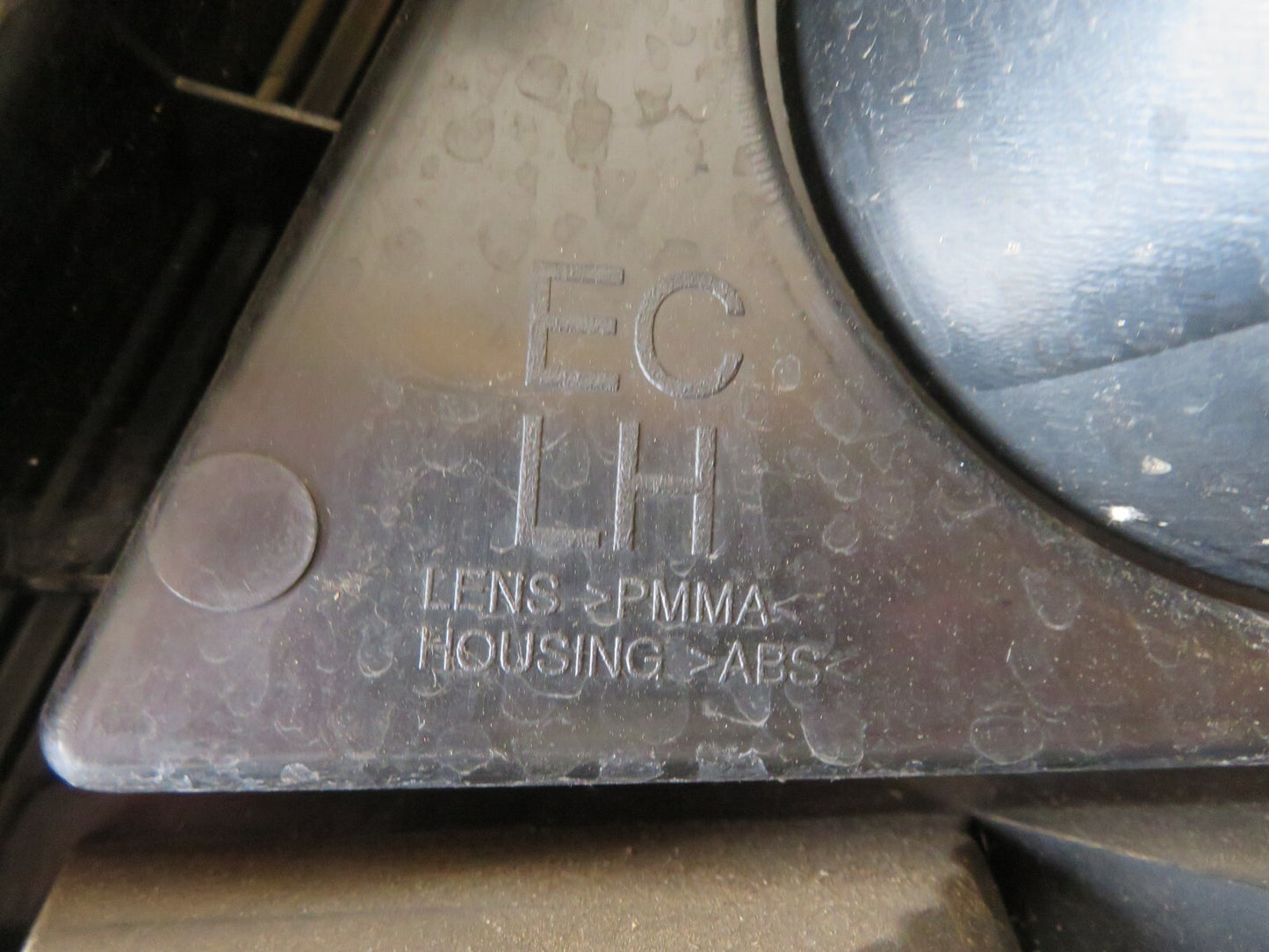 KIA SORENTO NS REAR TAIL LIGHT 2002-2006