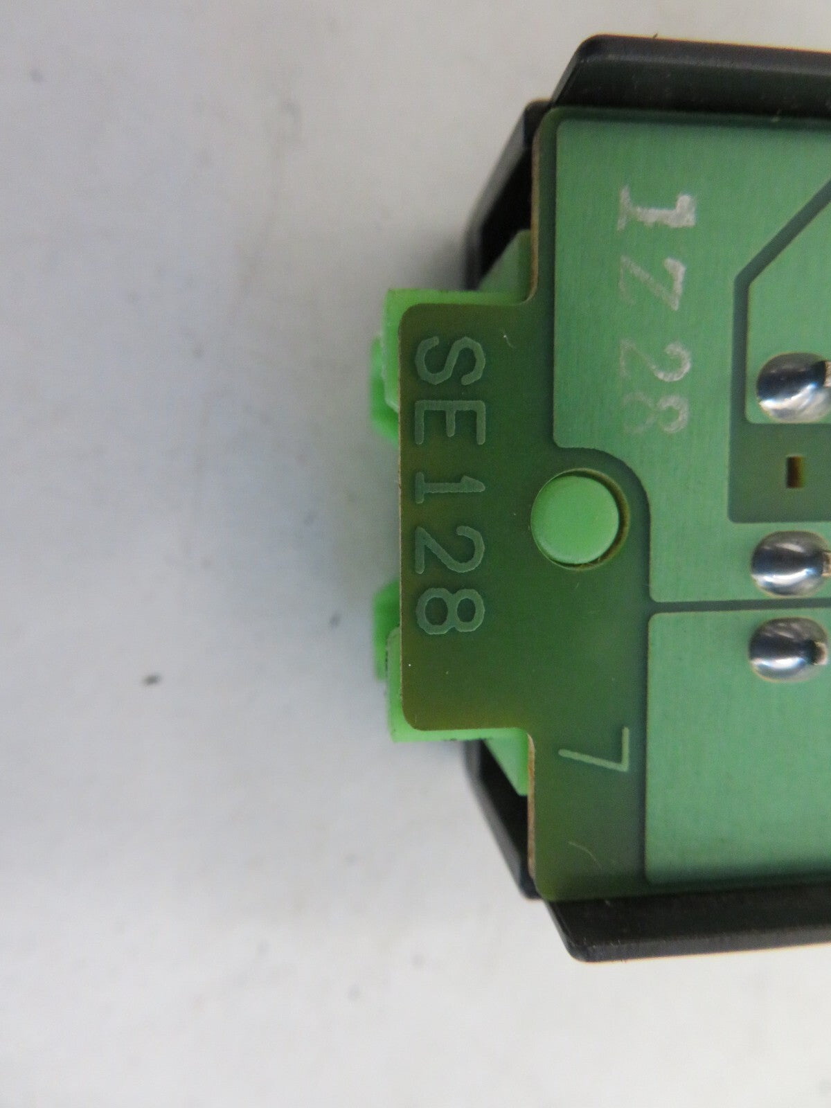 SUZUKI SWIFT GLS REAR WINDOW DEMIST SWITCH 1988-2002 1439-11