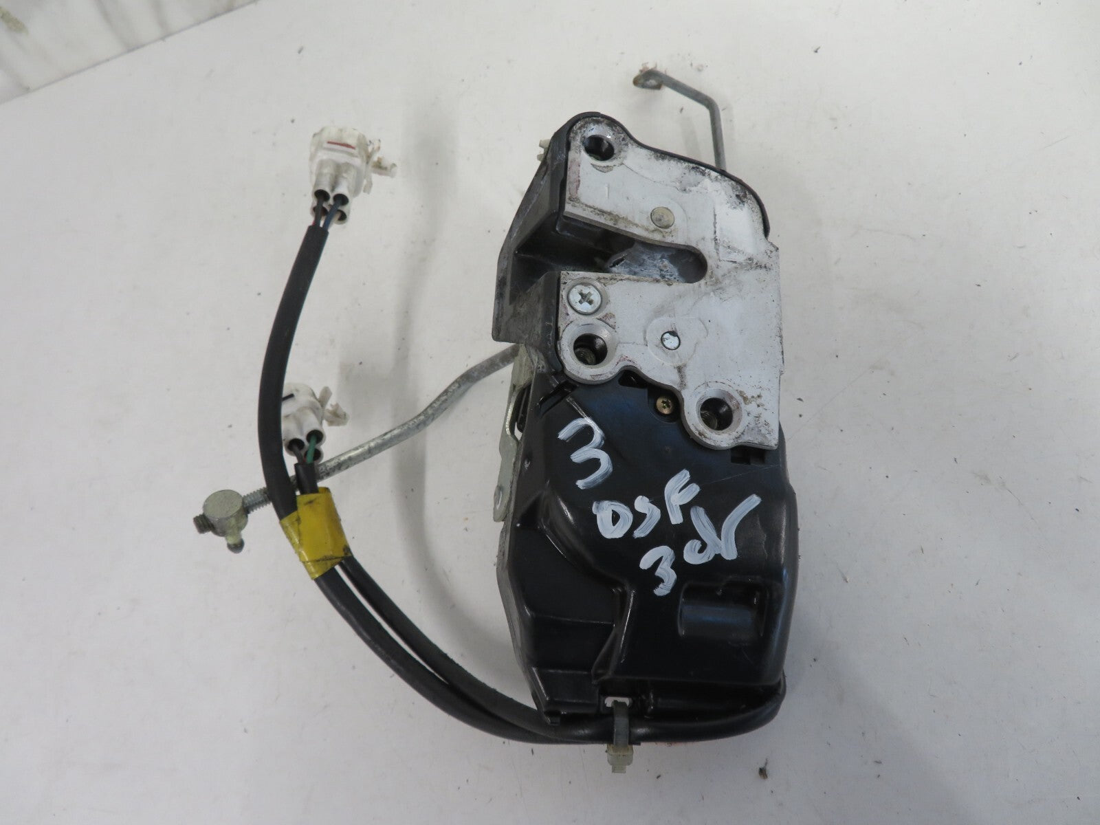 SUZUKI SWIFT GLS OSF 3DR DOOR LOCK CATCH 1988-2002 1439-3