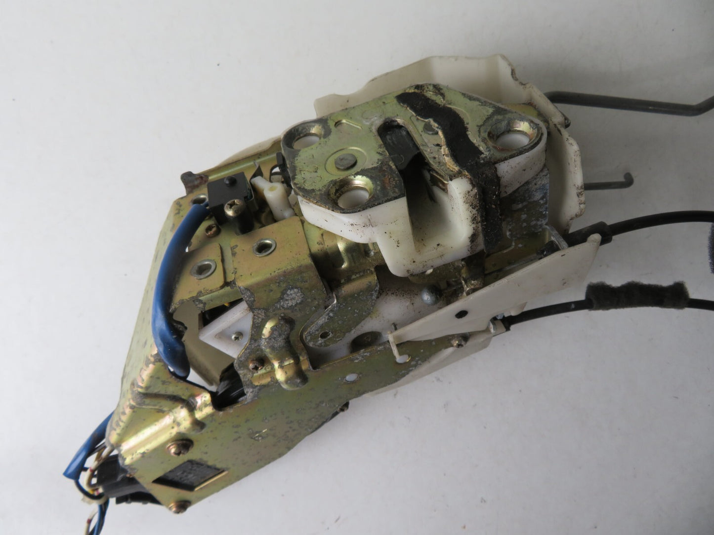 MAZDA MX5 MK2 NS PASSENGER DOOR LOCK CATCH 1998-2004 A1204-1