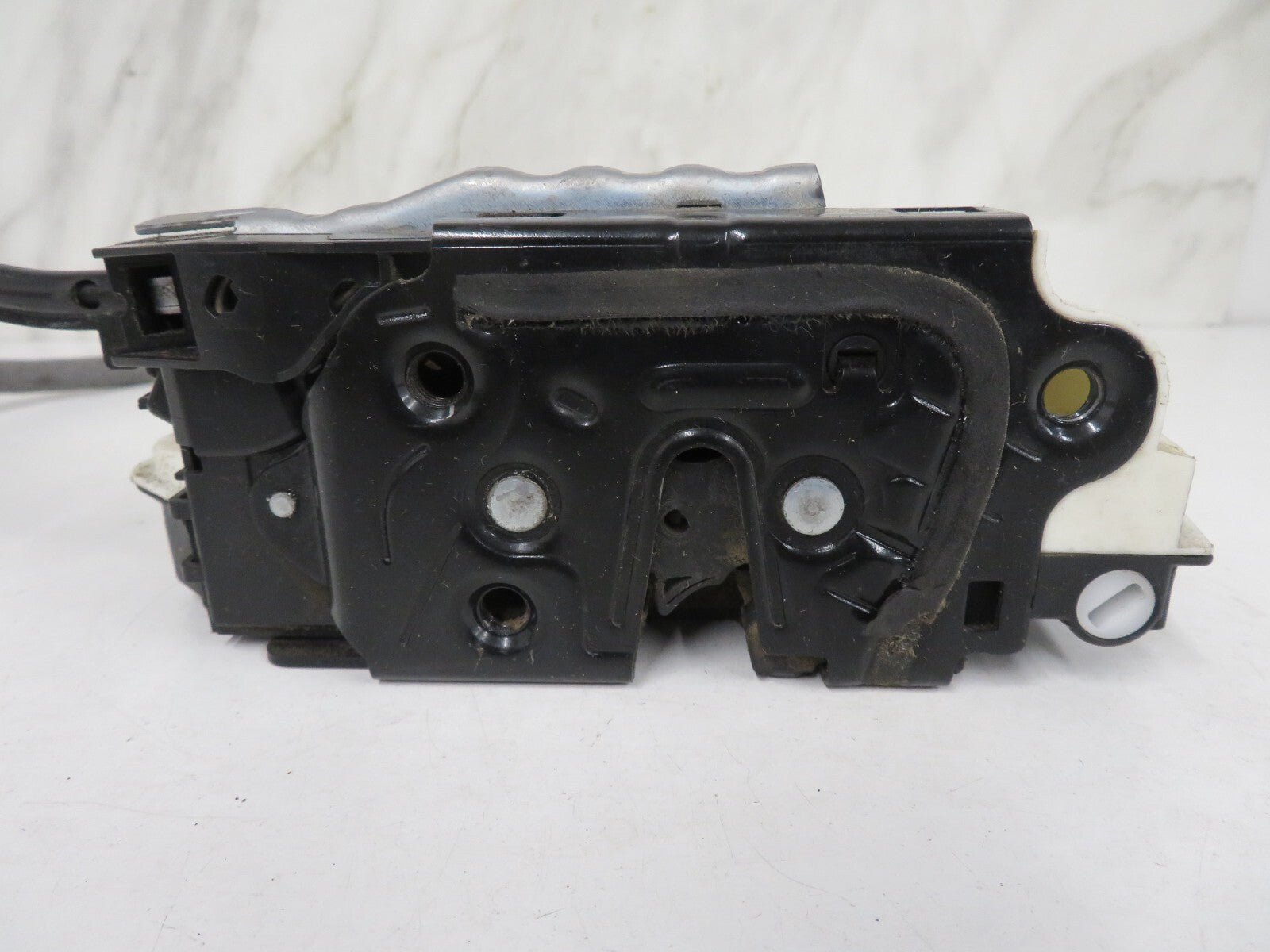 VW SCIROCCO NSF PASSENGER DOOR LOCK CATCH 5N2837015A 2009-2016 STMIX1458-6