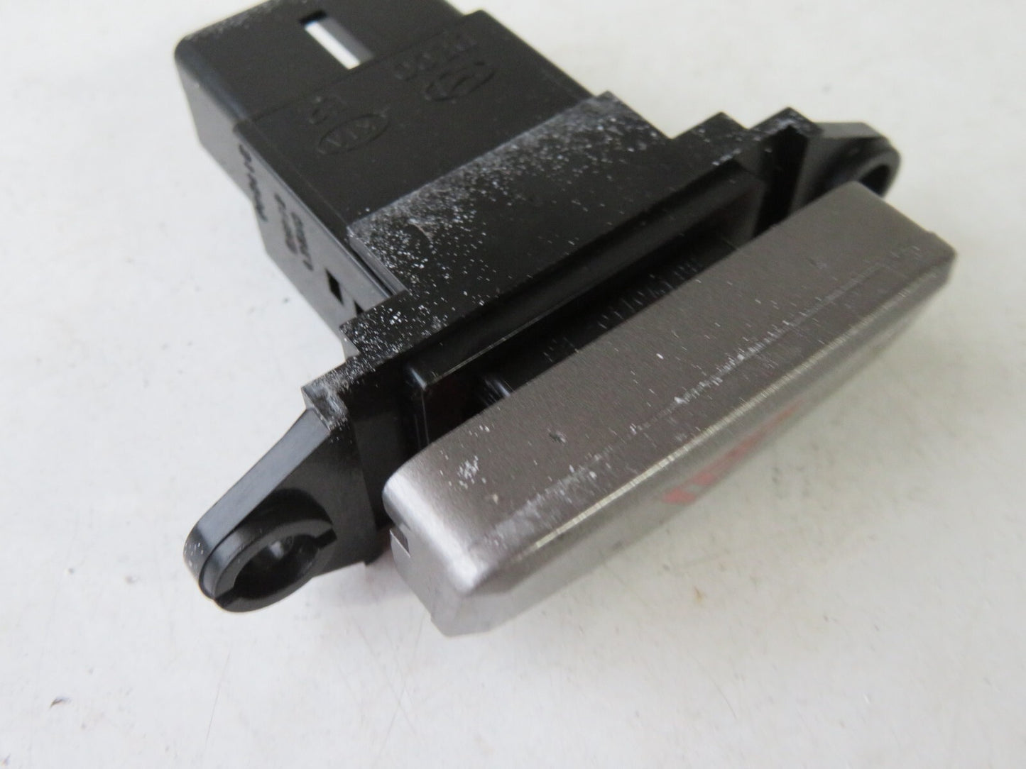 KIA CARENS HAZARD SWITCH 2002-2006 A1607-7