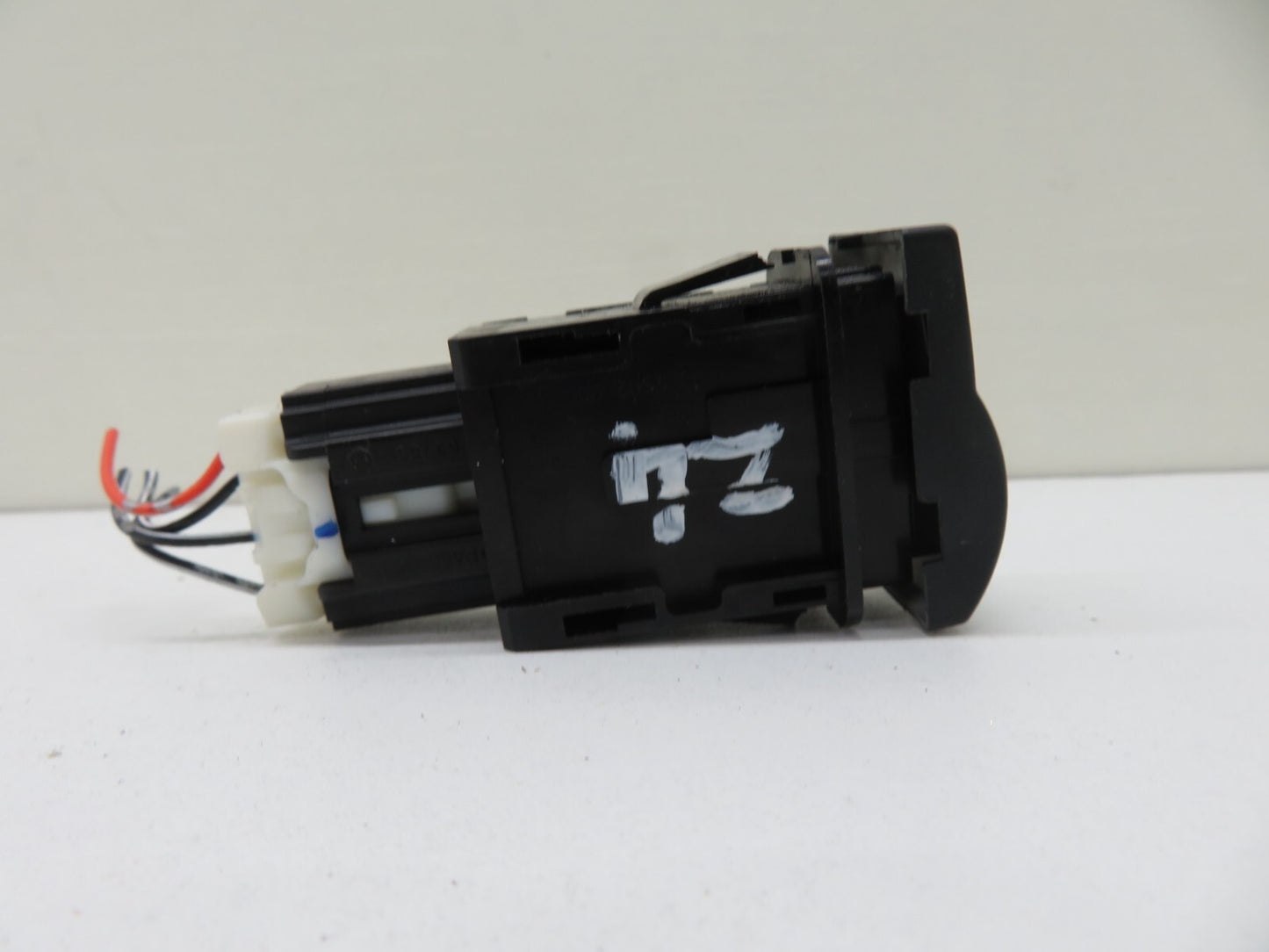 MAZDA CX7 TCS OFF SWITCH EG23664T0 2008-2012 1325-24
