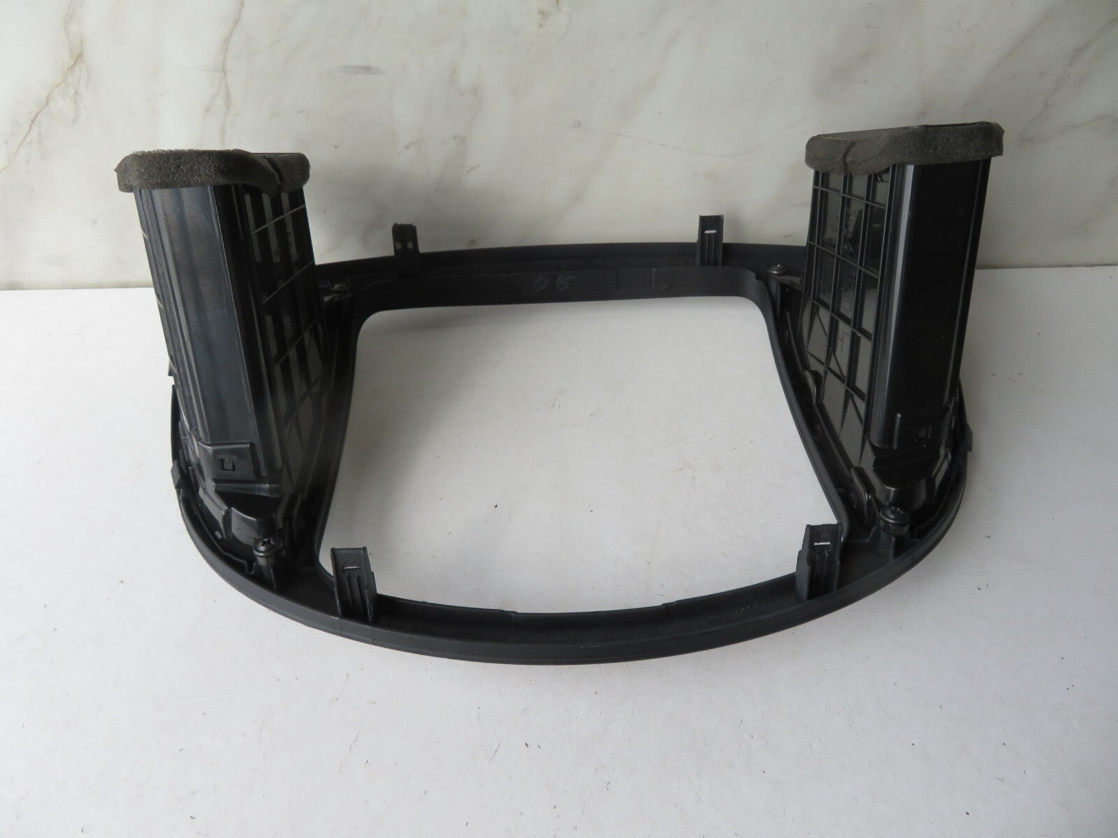 HYUNDAI I10 CENTRE CONSOLE AIR VENTS 2011-2013 A1355-2