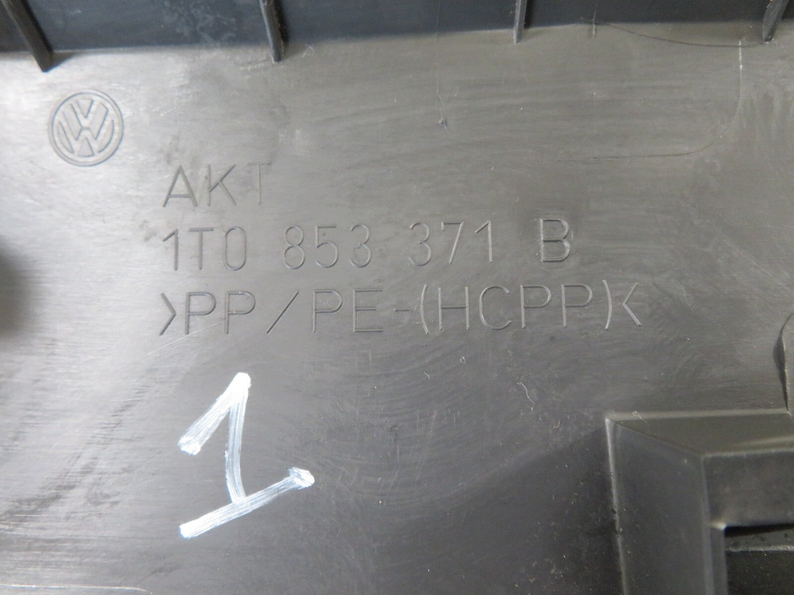 VW TOURAN NSR PASSENGER REAR DOOR SILL TRIM 1T0853371B 2003-2009 1711-1