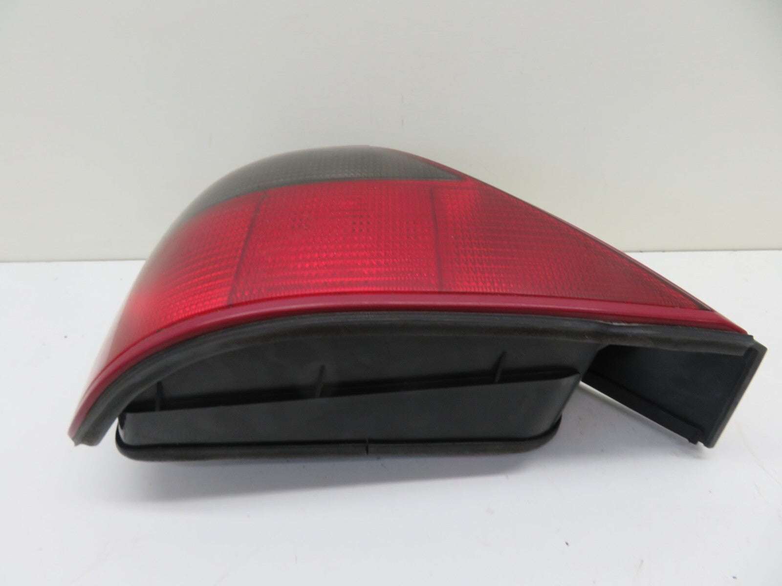 JAGUAR XJR NS PASSENGER REAR TAIL LIGHT (SEE PHOTOS) 1994-2001