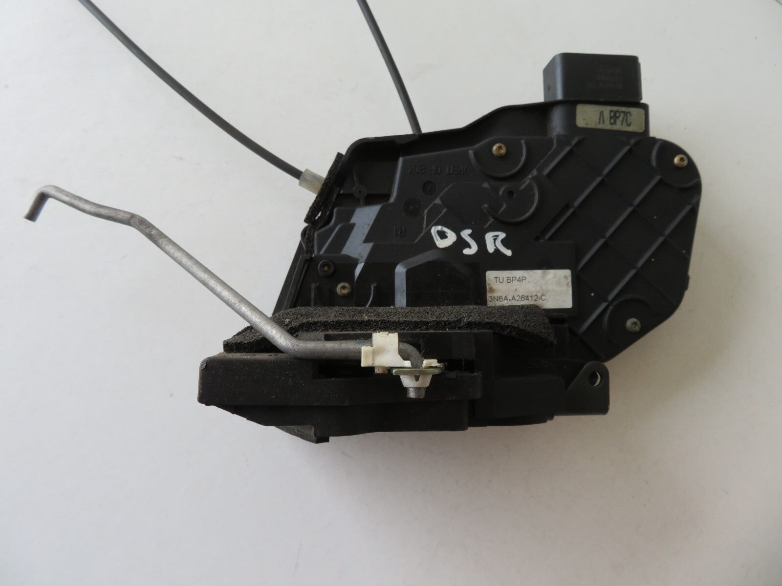 MAZDA 3 BK OSR REAR DOOR LOCK CATCH 3N6A-A26412-C 2003-2006 AMS114