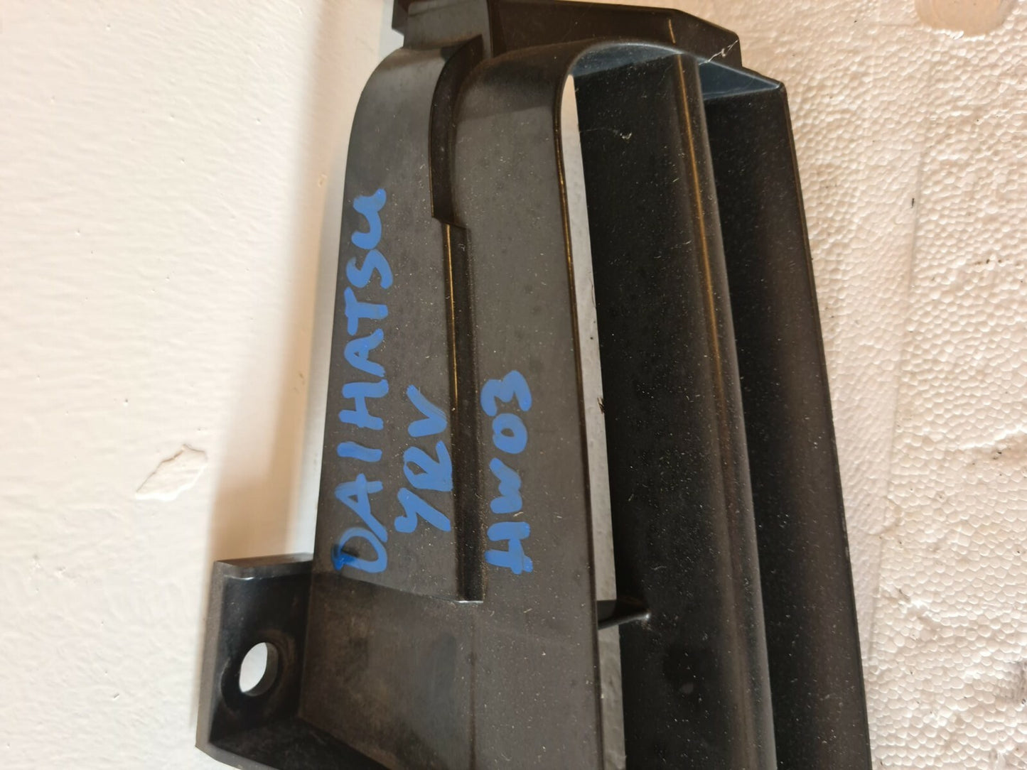 DAIHATSU YRV FRONT UPPER GRILLE 2001-2004