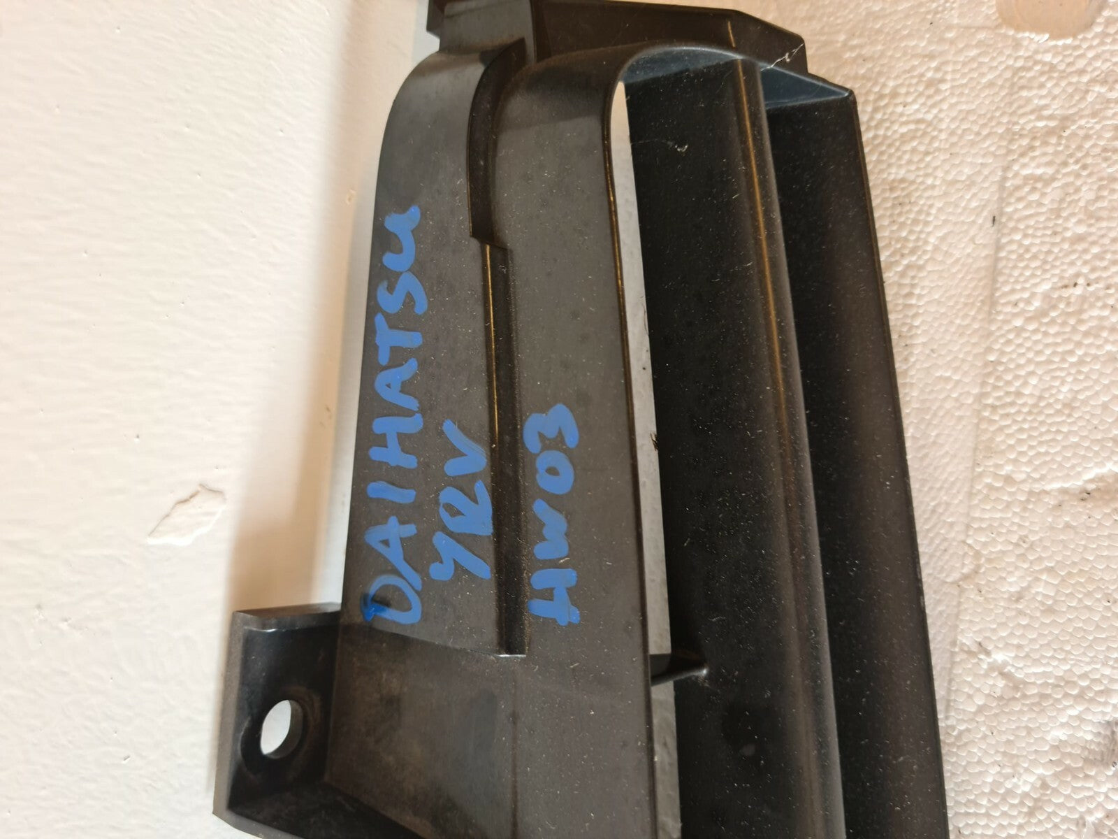 DAIHATSU YRV FRONT UPPER GRILLE 2001-2004