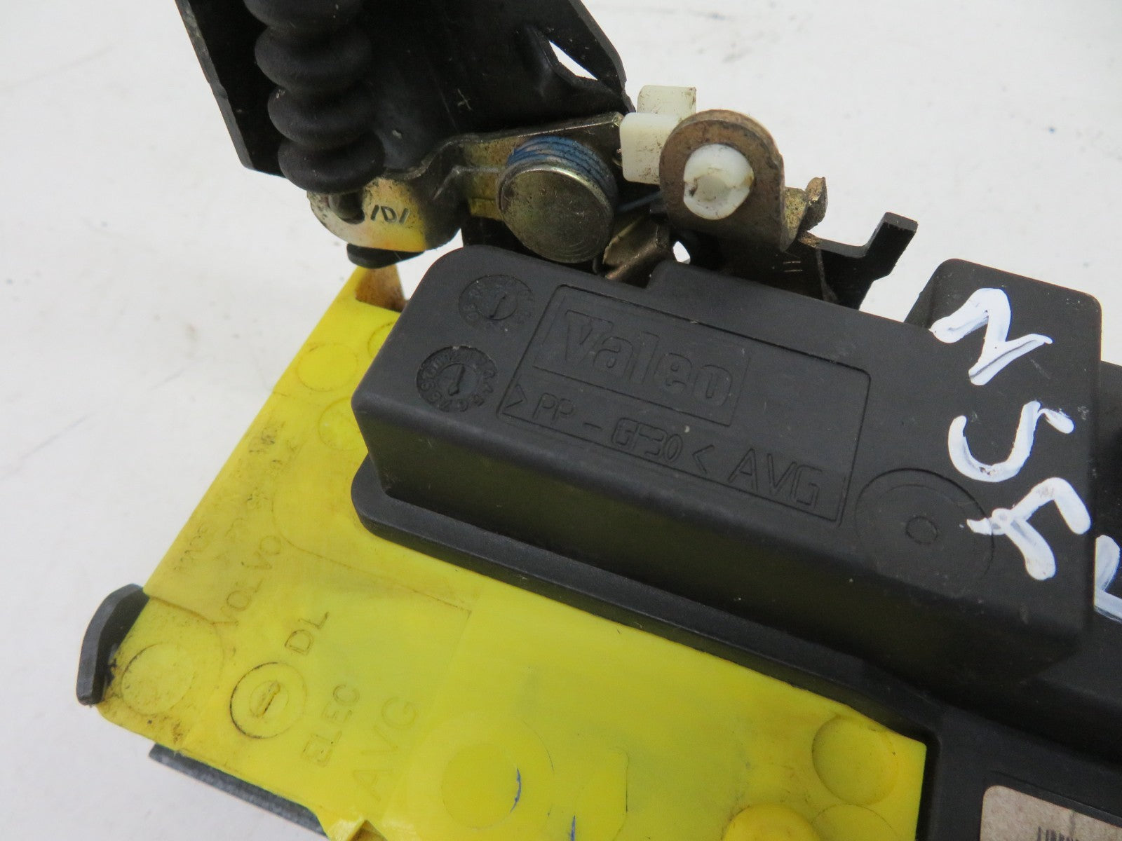 VOLVO V70 MK2 NSF PASSENGER FRONT DOOR LOCK CATCH 2000-2007 1241-4