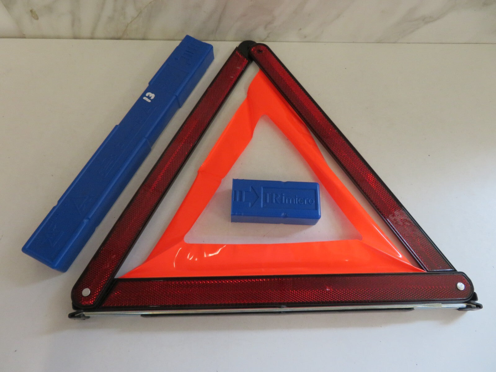 BMW 1 SERIES E88 WARNING TRIANGLE 2007-2013 A2056-13