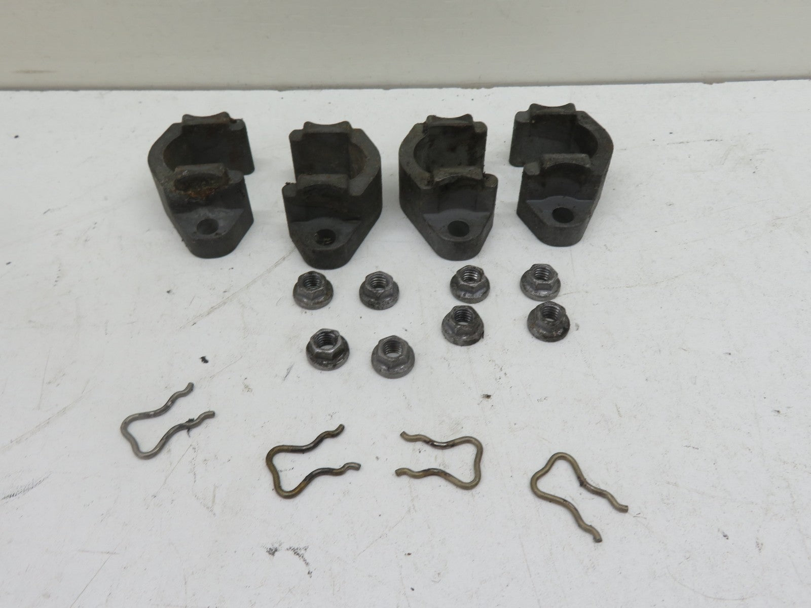 LAND ROVER FREELANDER 1 DIESEL FUEL INJECTOR CLAMPS FITTINGS 1997-2006 1500-9