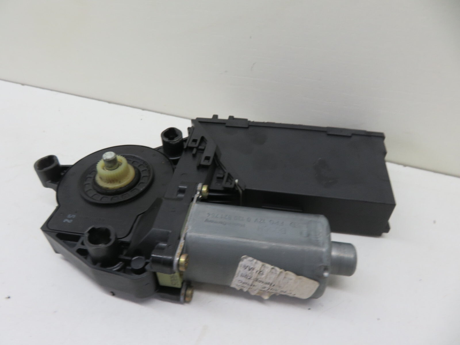 PORSCHE CAYENNE 955 OSR REAR WINDOW MOTOR RIGHT 7L0959794 2003-2006 1634-8