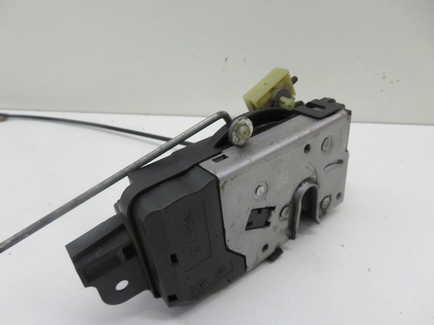 VAUXHALL TIGRA B OS DRIVER DOOR LOCK CATCH 93162567 2004-2009 A45-1