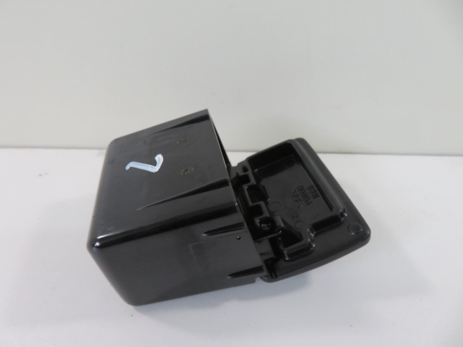 HONDA CRV MK2 REAR ASHTRAY 2002-2007 1407-7