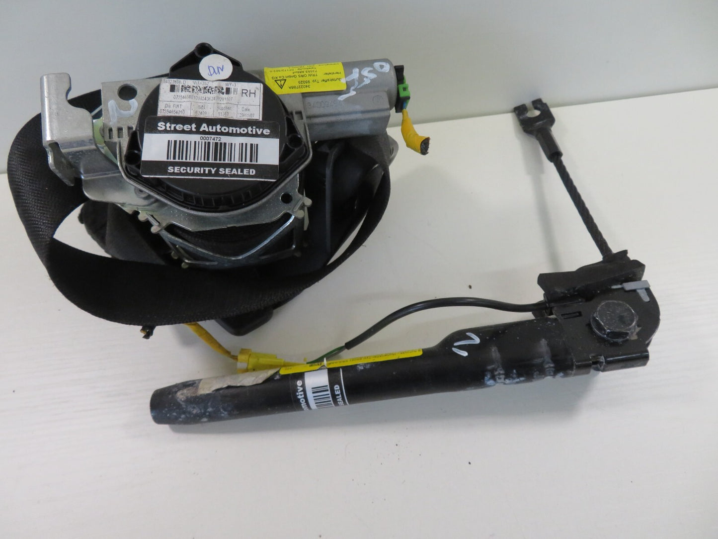 FIAT 500 OSF DRIVER SEAT BELT WITH TENSIONER 07354654010 2007-2014 1728-2