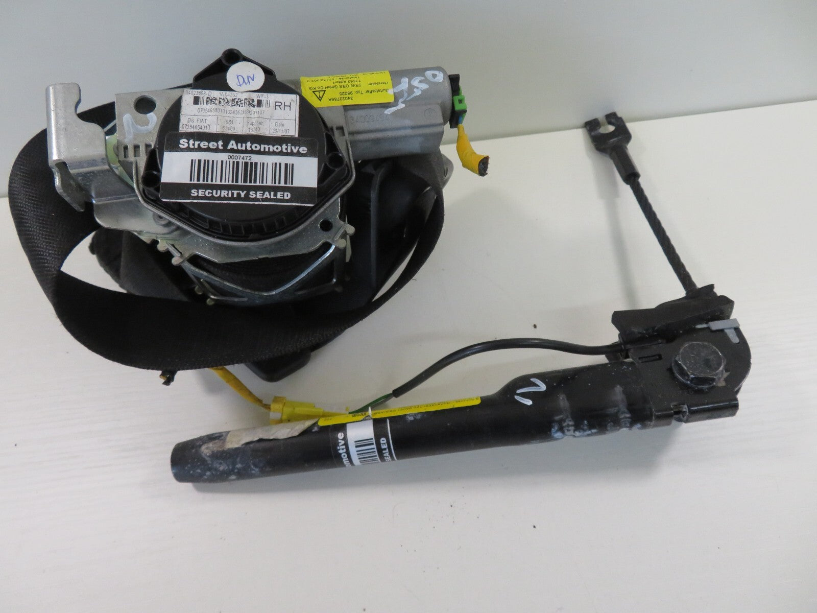 FIAT 500 OSF DRIVER SEAT BELT WITH TENSIONER 07354654010 2007-2014 1728-2