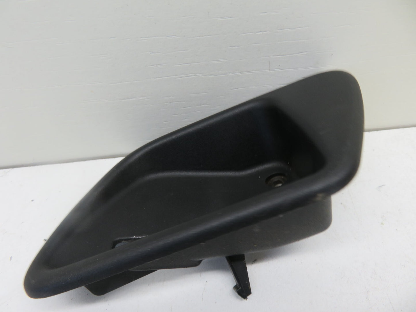 LAND ROVER FREELANDER 1 NS PASSENGER DOOR HANDLE SURROUND TRIM 2004-2006 1734-12