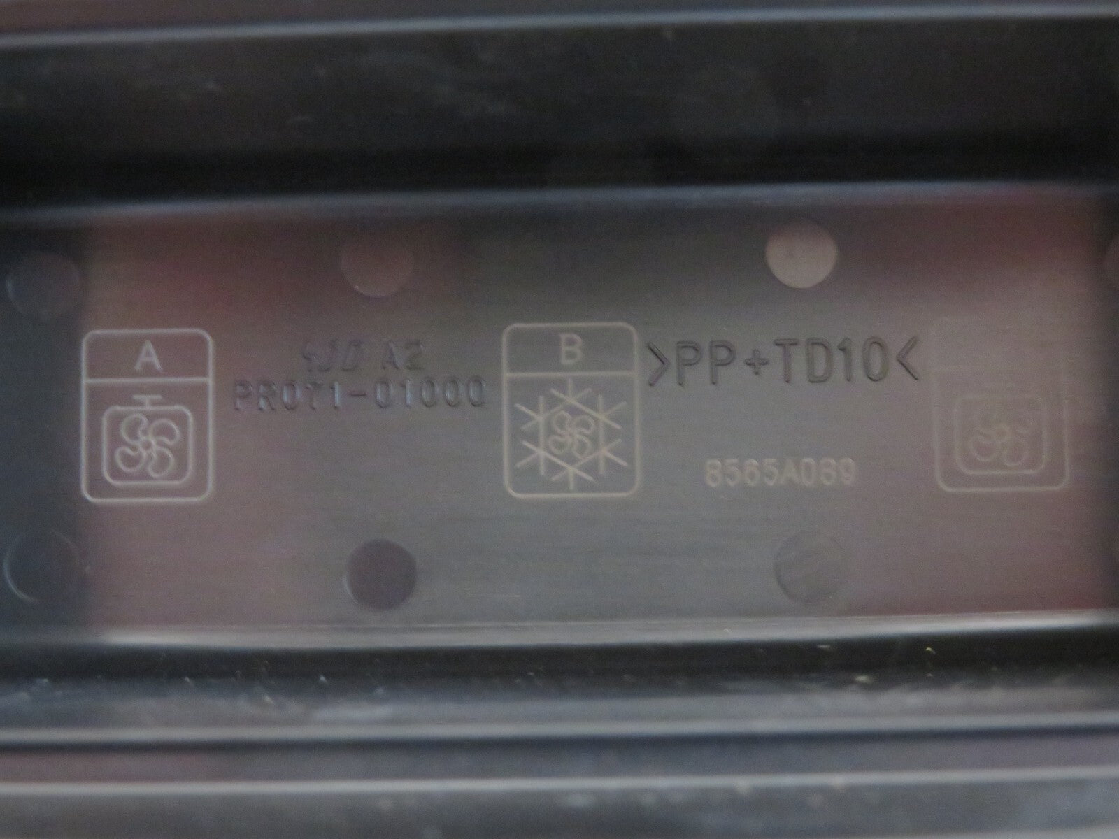 PEUGEOT 4007 ENGINE BAY RELAY BOX 2007-2012 AM1452-3