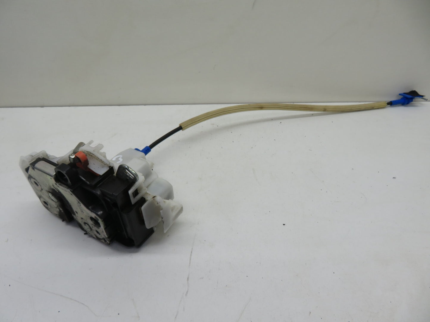 PEUGEOT BIPPER OSF DRIVER  DOOR LOCK CATCH 2008-2015 1734-13